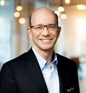 Fotografía de John Clendening, Director con la junta directiva de Feed the Children